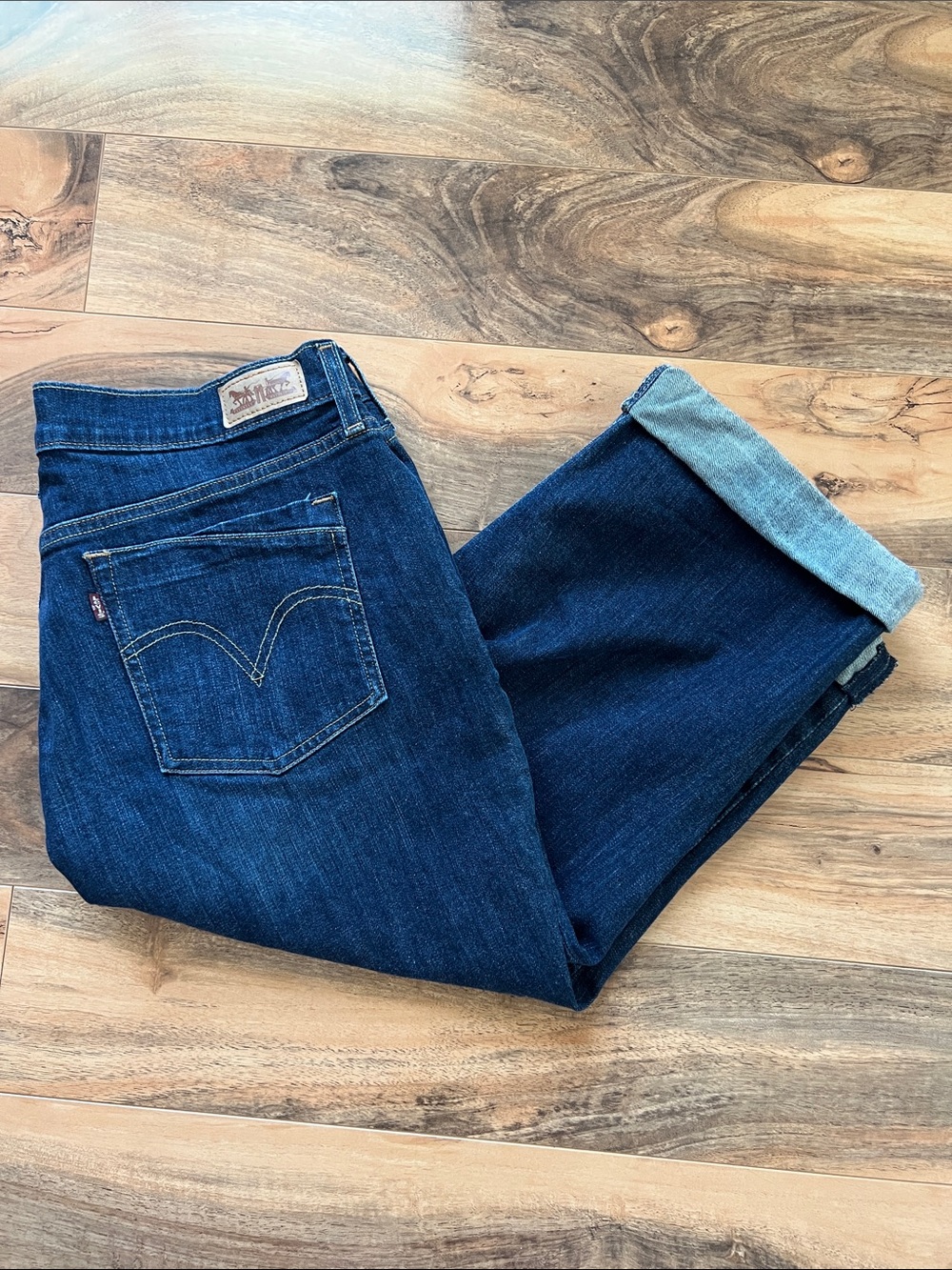 Levi’s Women’s Dark Wash Stretch Capri Jeans Size 14 Cuffed Denim Summer Pants
